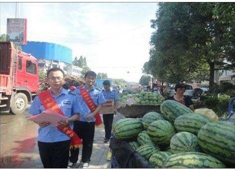 甘谷网红吃瓜事件真相揭秘,揭秘背后真相与争议  第2张